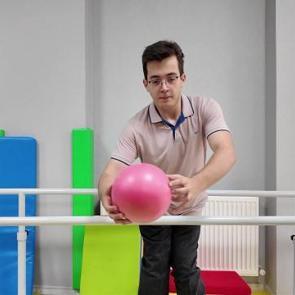 Y&uuml;zde 68 bedensel engelli Muhammed tıp fak&uuml;ltesi kazandı! Azmi ilham oldu