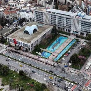 Sara&ccedil;hane&rsquo;den hara&ccedil; hane&rsquo; ye uzanan bir yılan hik&acirc;yesi