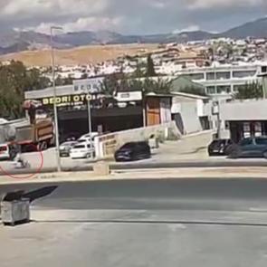 Silopi'de feci kaza kamerada: Otomobil 15 yaşındaki &ccedil;ocuğun &uuml;zerinden ge&ccedil;ti
