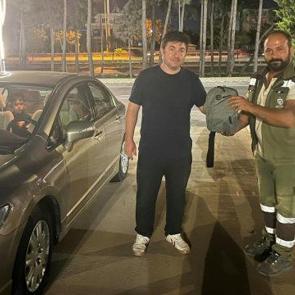 Kocaeli'de d&uuml;r&uuml;stl&uuml;k hik&acirc;yesi! Kaybettiği 6 bilezik ona geri d&ouml;nd&uuml;