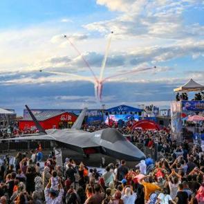TEKNOFEST G&uuml;neydoğu'da son g&uuml;n etkinlikleri başladı! G&ouml;ky&uuml;z&uuml;nde g&ouml;rsel ş&ouml;len yaşanacak!