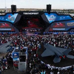 Yerli teknolojiden G&uuml;neydoğu&rsquo;da g&ouml;vde g&ouml;sterisi! TEKNOFEST'TE meydanlar doldu taştı!