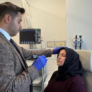 Yıllarca burun akıntısını nezle sandı! Meğer beyin sıvısı akıyormuş