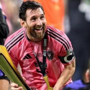 Zirveye bir adım daha yaklaştı! Messi g&ouml;z&uuml;n&uuml; yeni bir rekora dikti