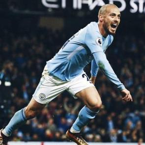 2023'te emekli olmuştu! Efsane isim 40 yaşında futbola geri d&ouml;nd&uuml;