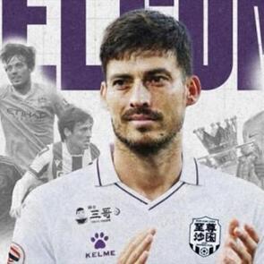 37 yaşında futbolu bırakan City efsanesi, 40 yaşında yeşil sahalara geri d&ouml;n&uuml;yor