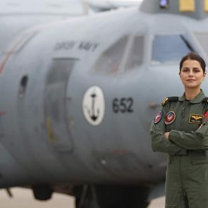 T&uuml;rk Deniz Kuvvetleri tarihinde bir ilk: Hilal Aydın ilk kadın u&ccedil;ak pilotu oldu