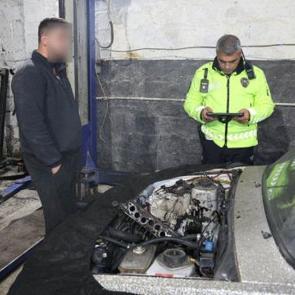 Nevşehir'de şoke eden olay! Drift cezasından ka&ccedil;mak i&ccedil;in aracını par&ccedil;aladı