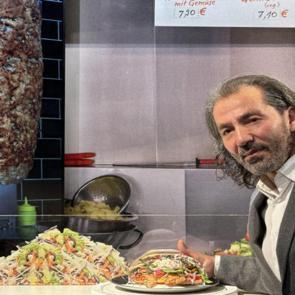 Bal mumu d&ouml;ner, d&uuml;nyaca &uuml;nl&uuml; m&uuml;zede sergilenmeye başlandı
