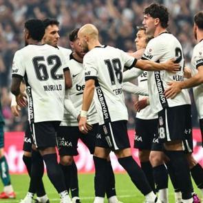 Dolmabah&ccedil;e'de zafer Beşiktaş'ın! Kartal yıldızlarıyla u&ccedil;tu
