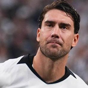 Beşiktaş'ta y&uuml;zleri g&uuml;ld&uuml;ren Vlahovic gelişmesi