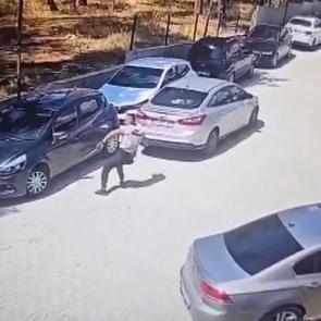 &Ccedil;ocukların &uuml;zerine gidiyordu! Geri geri ka&ccedil;an aracı b&ouml;yle durdurdular