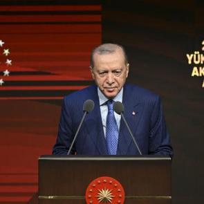 Cumhurbaşkanı Erdoğan'dan yapay zeka uyarısı: Akademide insan fakt&ouml;r&uuml; giderek azalıyor