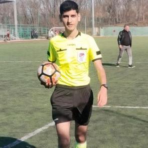 Daha 17 yaşında! Hem okuyor hem hakemlik yapıyor