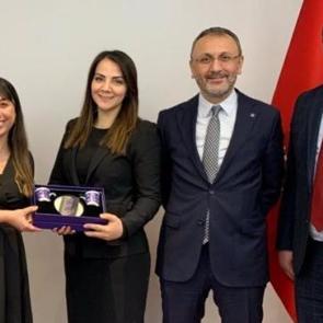 Ey&uuml;psultan Belediyesi'nde 'g&ouml;lge &ouml;zel kalem'e 297 bin lira maaş