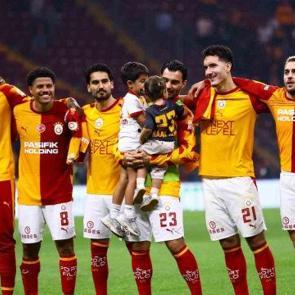 Galatasaray'da ilk ayrılık kesinleşti! Yıldız isim devre arasında yolcu