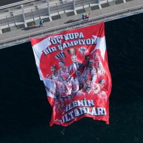 İstanbul Boğazı'nda zafer coşkusu! '3 Kupa, 1 Şampiyon'
