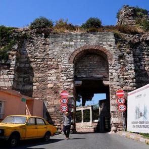 İstanbul&rsquo;da sahabe kabirlerine komşu Eğrikapı&rsquo;nın saklı kalmış &ouml;yk&uuml;s&uuml;