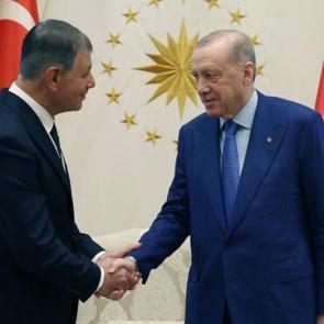 İzmir&rsquo;de bomba kulis! Cemil Tugay ile 6 belediye daha AK Parti yolunda