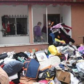 K&ouml;t&uuml; koku ihbarı yapılan evden 20 kamyon &ccedil;&ouml;p &ccedil;ıktı 