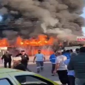 Kuşadası'nda yangın paniği: Alevler pazar yerini sardı