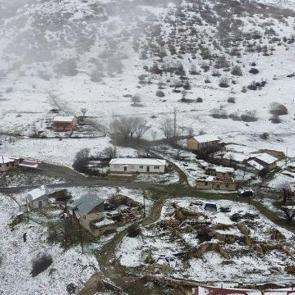 Lapa lapa yağdı! Erzincan beyaza b&uuml;r&uuml;nd&uuml; 