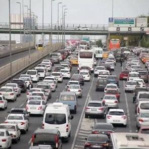 Megakentte haftanın ilk g&uuml;n&uuml; trafik yoğunluğu y&uuml;zde 69&rsquo;a ulaştı