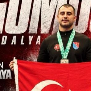 Milli sporcudan g&uuml;m&uuml;ş madalya!