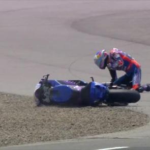 MotoGP'de Toprak Razgatlıoğlu korkuttu! Kaza sonrası &ccedil;ıkan omzunu kendi yerine oturttu