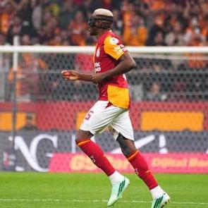 Osimhen 35 g&uuml;n sonra asistle d&ouml;nd&uuml;