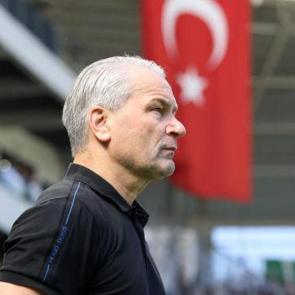 S&uuml;per Lig'in yeni hocası ayağının tozuyla puan aldı: Sadece bir idman yapabildim