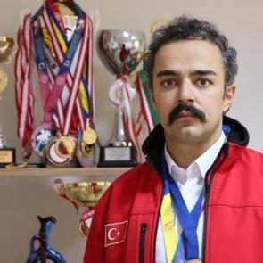 T&uuml;rk bayrağını Avrupa'nın zirvesine taşıdı! Veysel Batuhan Bay şampiyon...