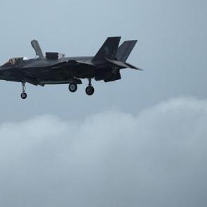 T&uuml;rkiye'nin F-35 isteği ortalığı karıştırdı! 'Trump'ın yakasından tutup!'