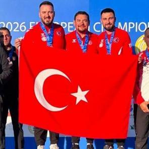 Yunanistan'da bayrağımız zirvede! Milli sporcumuz Avrupa şampiyonu