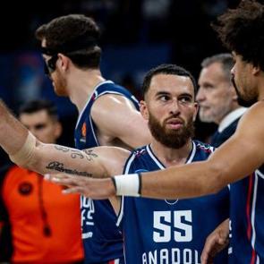 Anadolu Efes Litvanya deplasmanında parkeye &ccedil;ıkıyor!