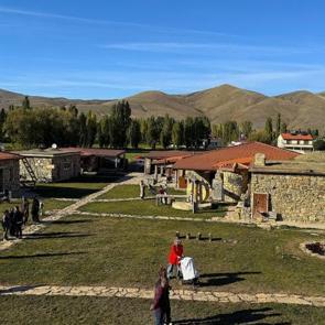 Anadolu&rsquo;nun k&uuml;lt&uuml;rel mirası Avrupa&rsquo;da &ouml;d&uuml;llerle ta&ccedil;landı
