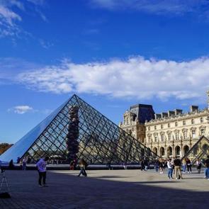 D&uuml;nyanın en &uuml;nl&uuml; m&uuml;zesi kapanabilir: Louvre M&uuml;zesi m&uuml;d&uuml;r&uuml;nden kritik uyarı