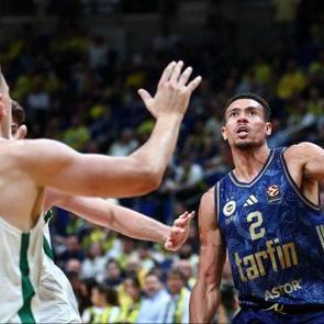 Fenerbah&ccedil;e, EuroLeague'de farklı kazandı