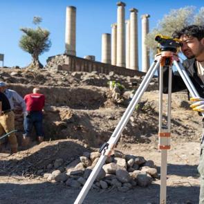 İzmir&rsquo;in saklı tarihi Smyrna H&ouml;y&uuml;ğ&uuml;&rsquo;ndeki &ccedil;alışmalarla g&uuml;n y&uuml;z&uuml;ne &ccedil;ıkarılıyor