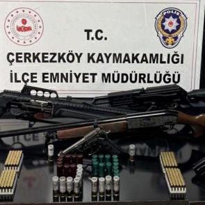 Tekirdağ'da silah operasyonunda 10 g&ouml;zaltı