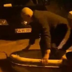 Yer: Sakarya! İmam ve cemaat camide mahsur kaldı 