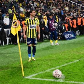 Yıldız isim 568 g&uuml;n sonra Fenerbah&ccedil;e'de ma&ccedil;a &ccedil;ıktı
