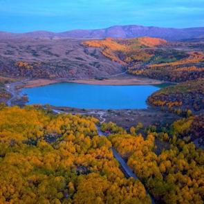 Fotoğraf &ccedil;ektirmeye doyamadılar: Nemrut Kalderası sonbahar tonlarıyla mest etti