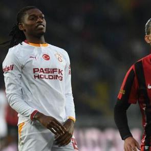 Lille ma&ccedil;ında yok! Galatasaray, Leao'nun sakatlığı ile ilgili a&ccedil;ıklama yaptı