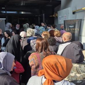 G&ouml;rmek i&ccedil;in saatlerce beklediler: Eskişehir&rsquo;de Mukaddes Emanetler Sergisi&rsquo;ne yoğun ilgi