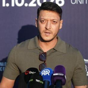 Mesut &Ouml;zil, FIFA'ya seslendi: Herkese eşit davranın!