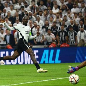 Wilfred Ndidi, ilk gol&uuml;n&uuml; attı