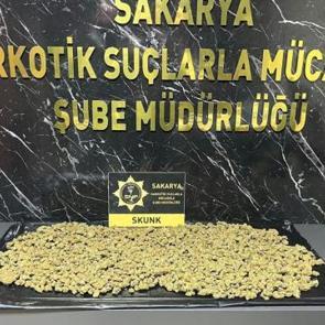 Polis ekiplerinin dikkati uyuşturucu ticaretini &ouml;nledi: 1 g&ouml;zaltı!