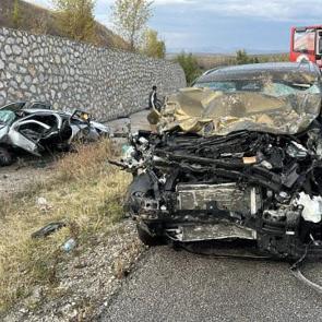 &Ccedil;orum'da katliam gibi kaza: 4 &ouml;l&uuml;, 2 yaralı!
