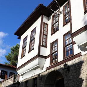 Eski T&uuml;rk inanışlarından erenler k&uuml;lt&uuml;r&uuml;ne: Safranbolu evleri asırlık geleneği yaşatıyor